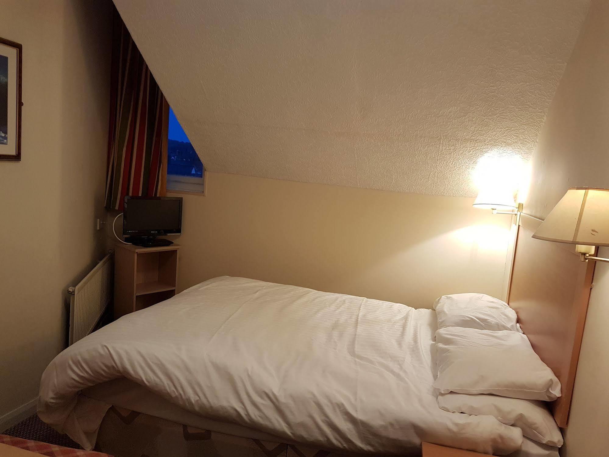 חלנדודנו Grand Ash Hotel מראה חיצוני תמונה